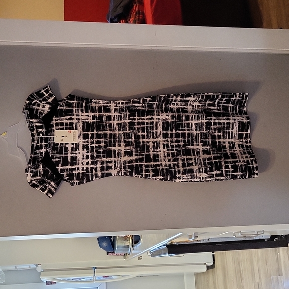 Dresses & Skirts - Dress size medium